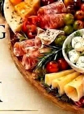 Zalogaji, sirevi, pršuta i salate na ketering plati